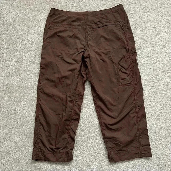 MOUNTAIN HARDWEAR Women OL1153 Brown Cropped Hiking Capri Pants SZ 10 Zip Pocket - Picture 3 of 15